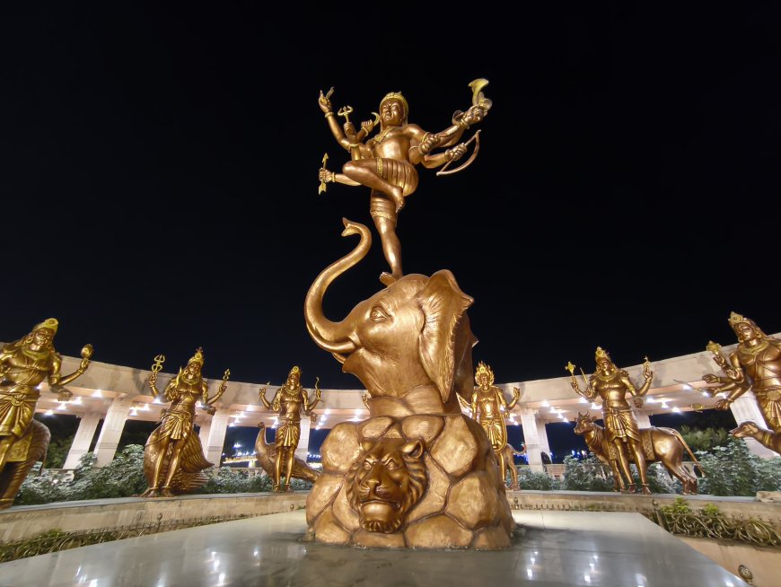 કોરિડોરના પ્રકાશમાં ધૂંધળી થતી આધ્યાત્મિકતા